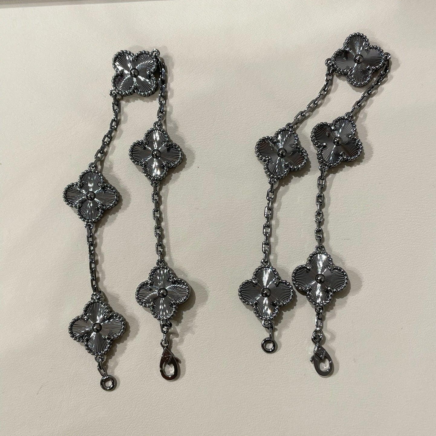 [Vintora]CLOVER 5 MOTIF BLACK BRACELET