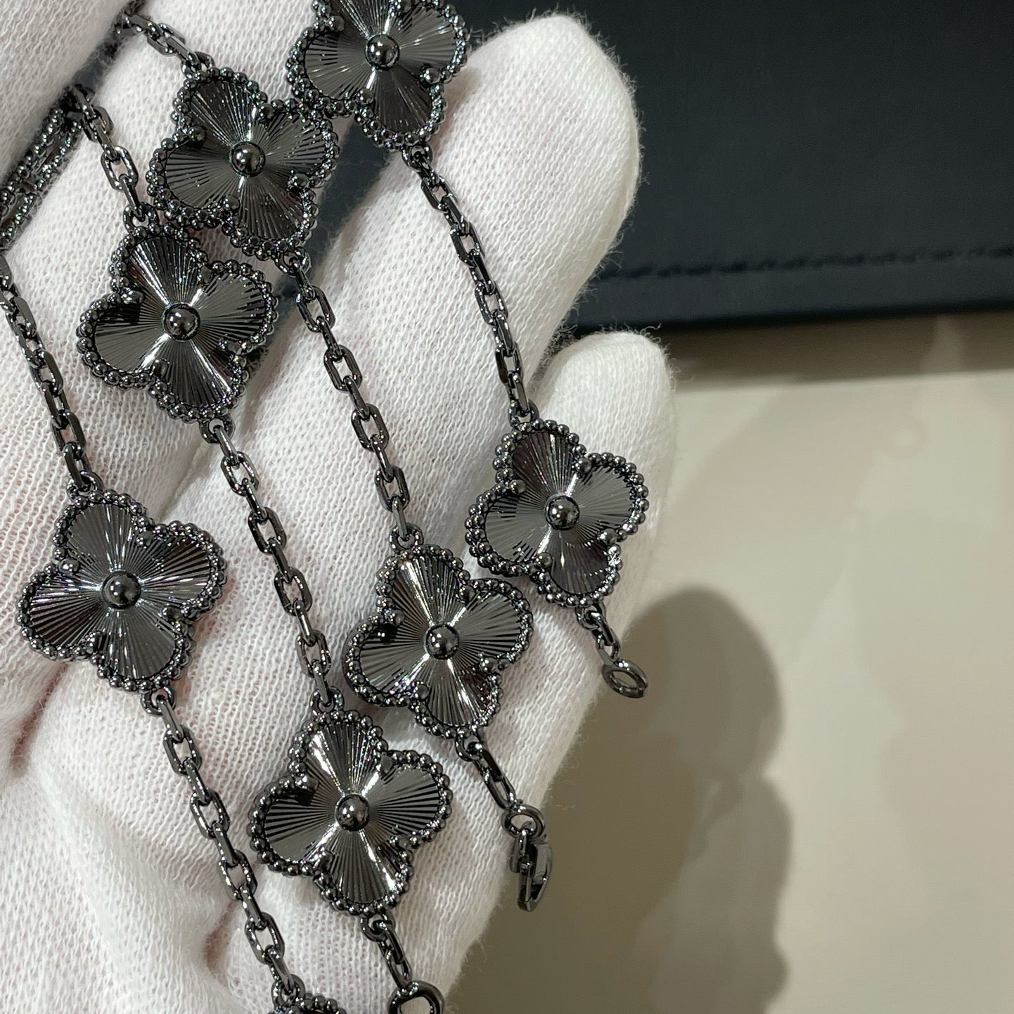 [Vintora]CLOVER 5 MOTIF BLACK BRACELET