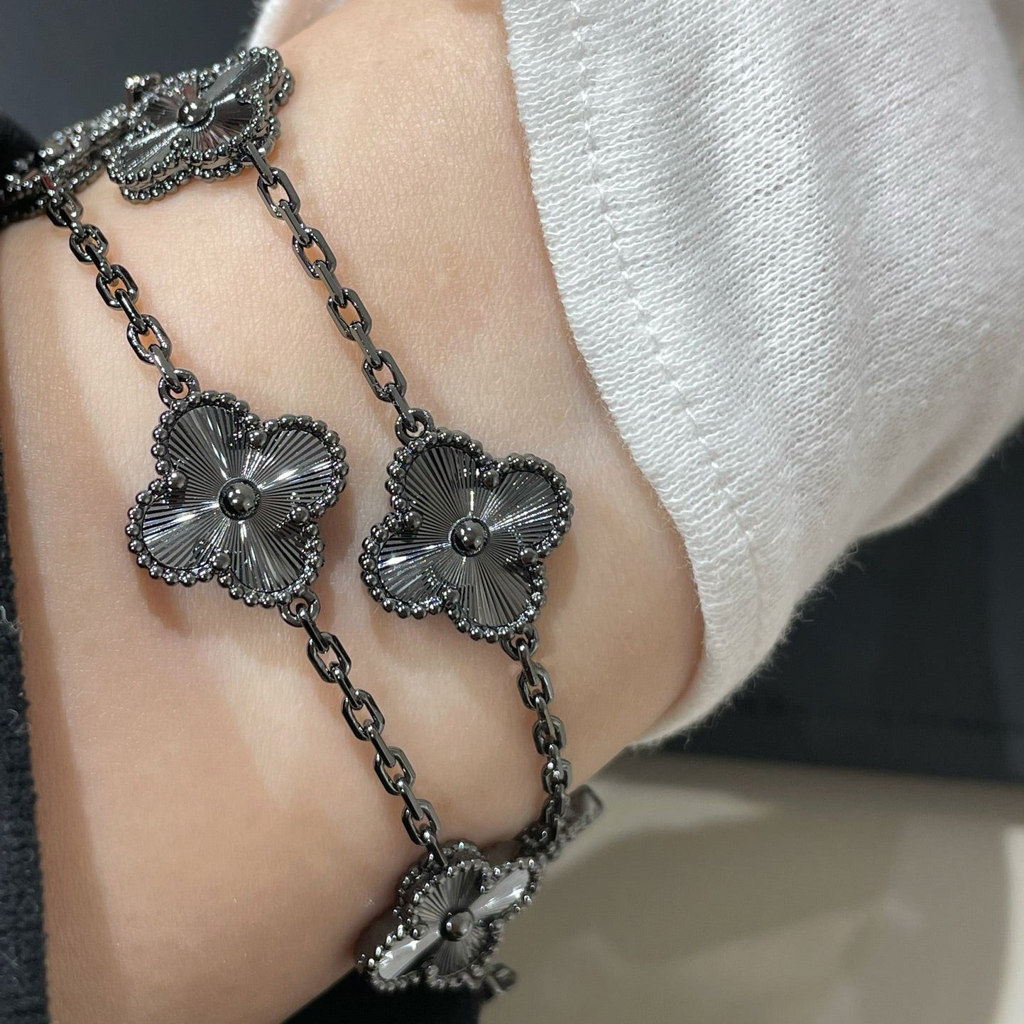 [Vintora]CLOVER 5 MOTIF BLACK BRACELET