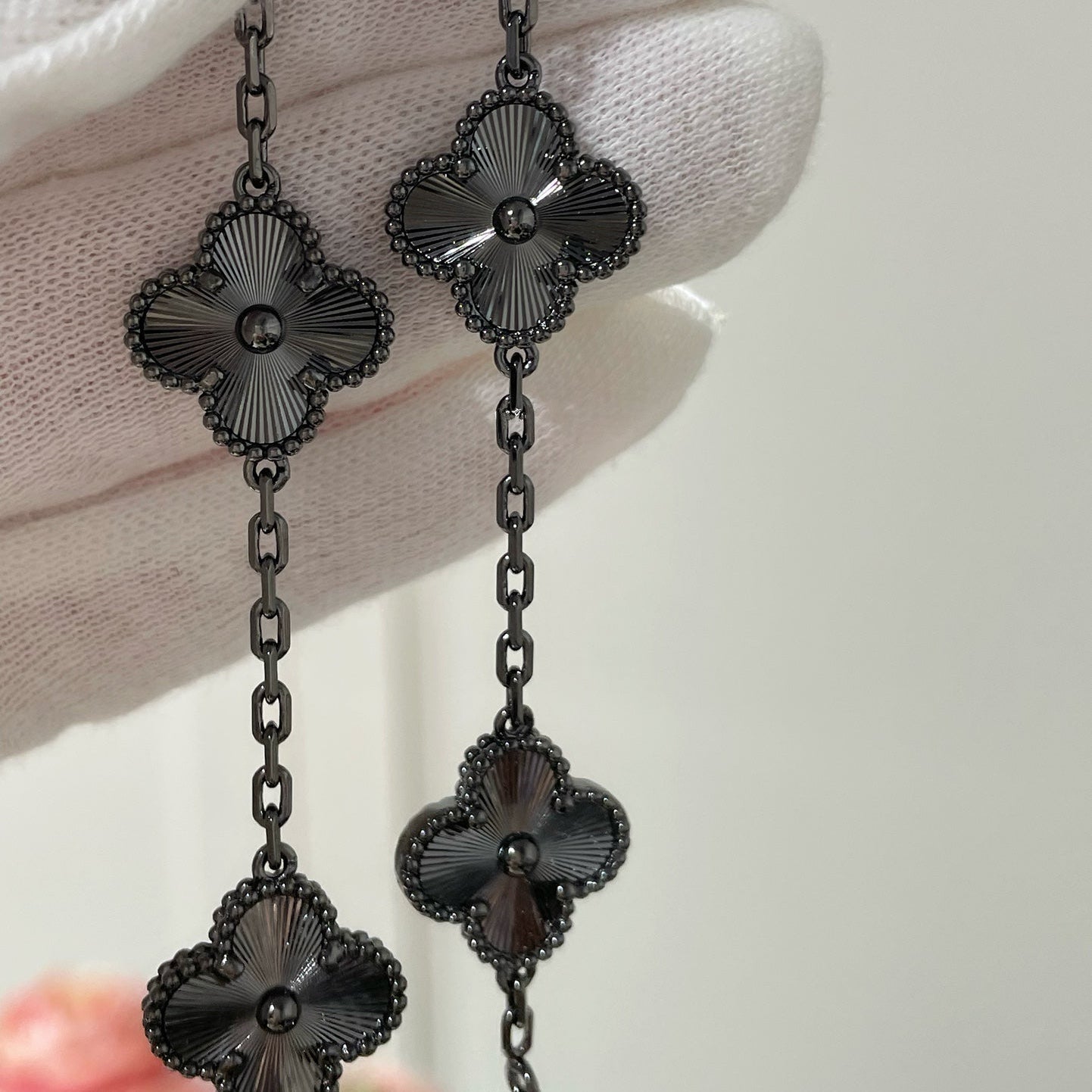[Vintora]CLOVER 5 MOTIF BLACK BRACELET