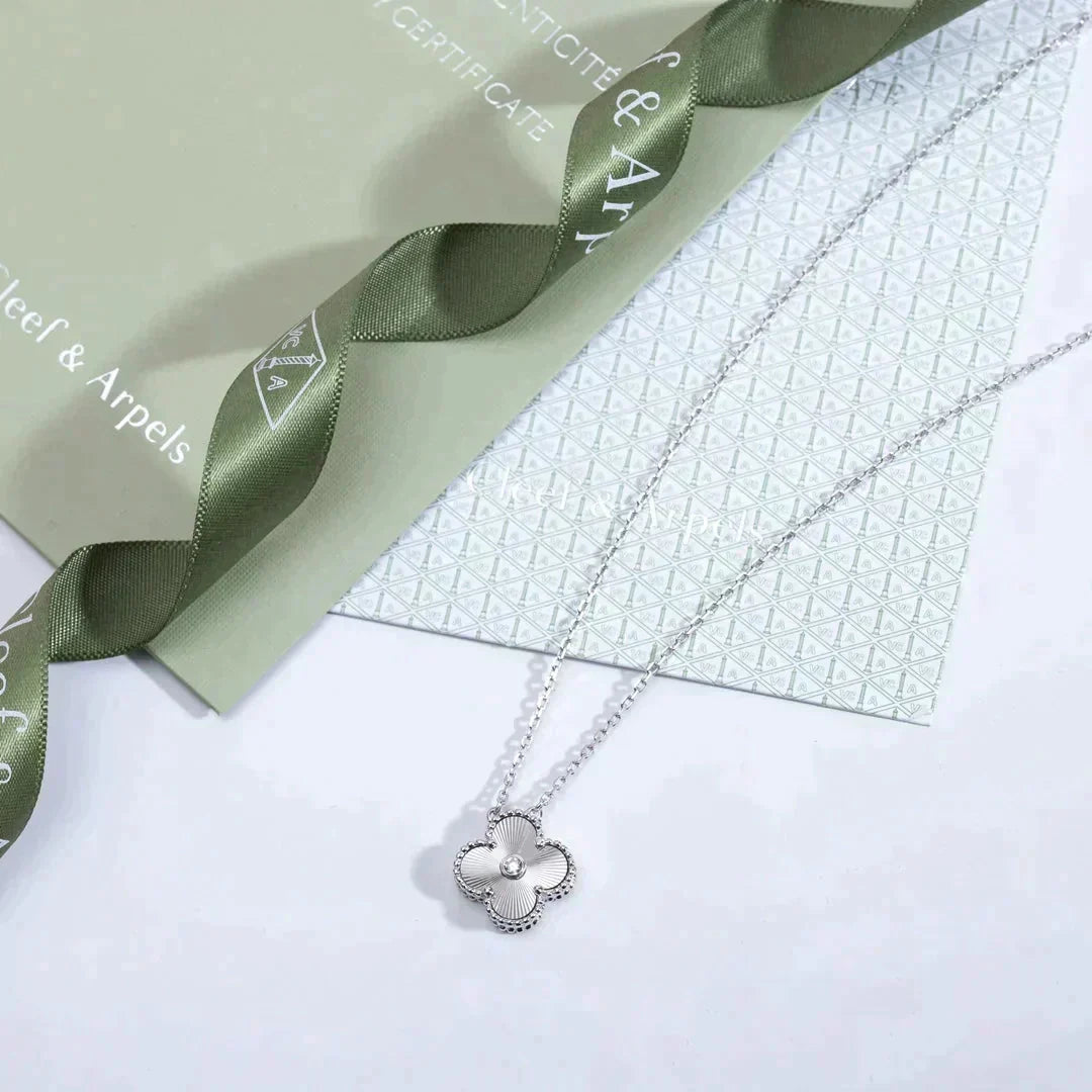 [Vintora]CLOVER  15MM DIAMOND LASER NECKLACE SILVER