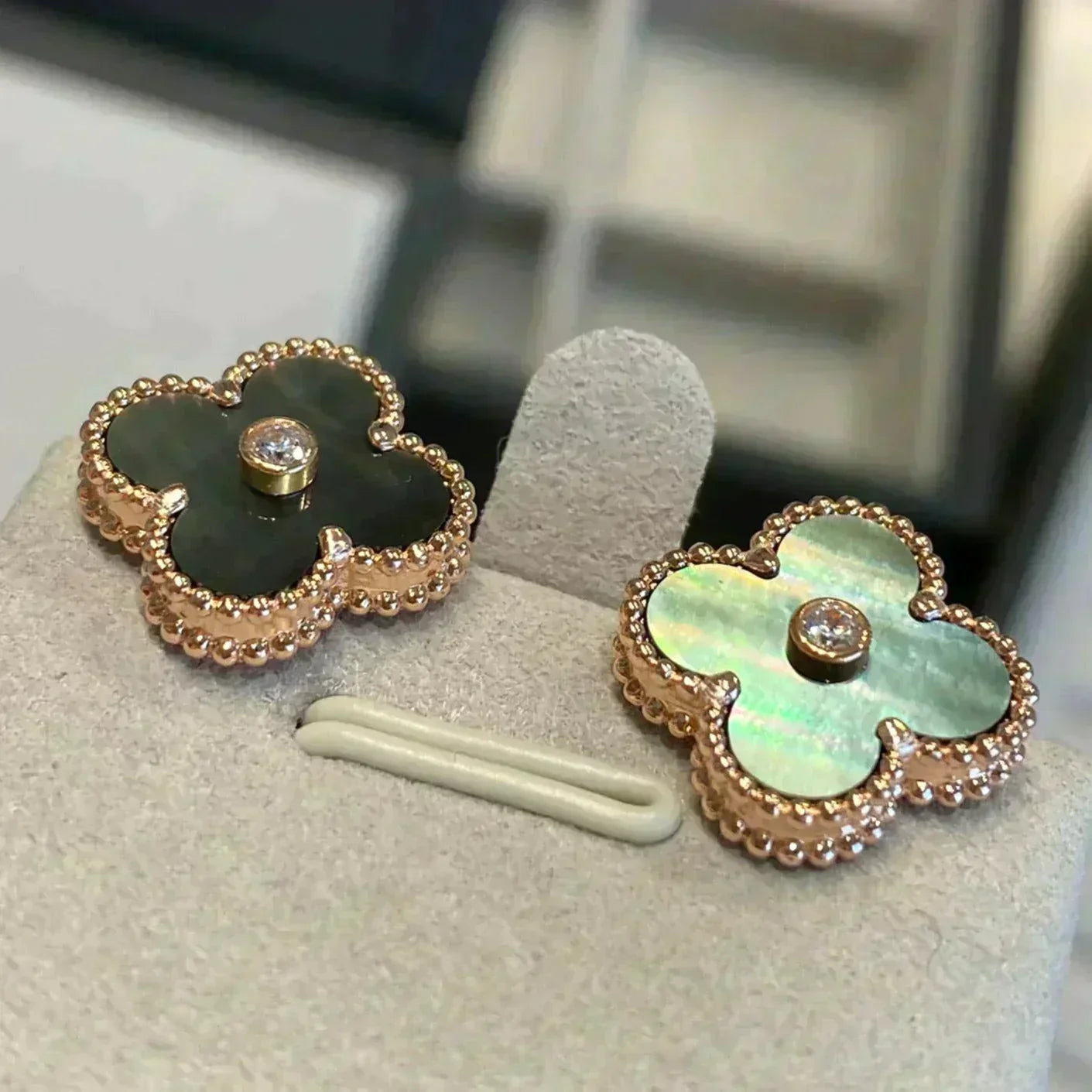 [Vintora]CLOVER MEDIUM 1 MOTIFS GRAY MOP  DIAMOND EARRINGS