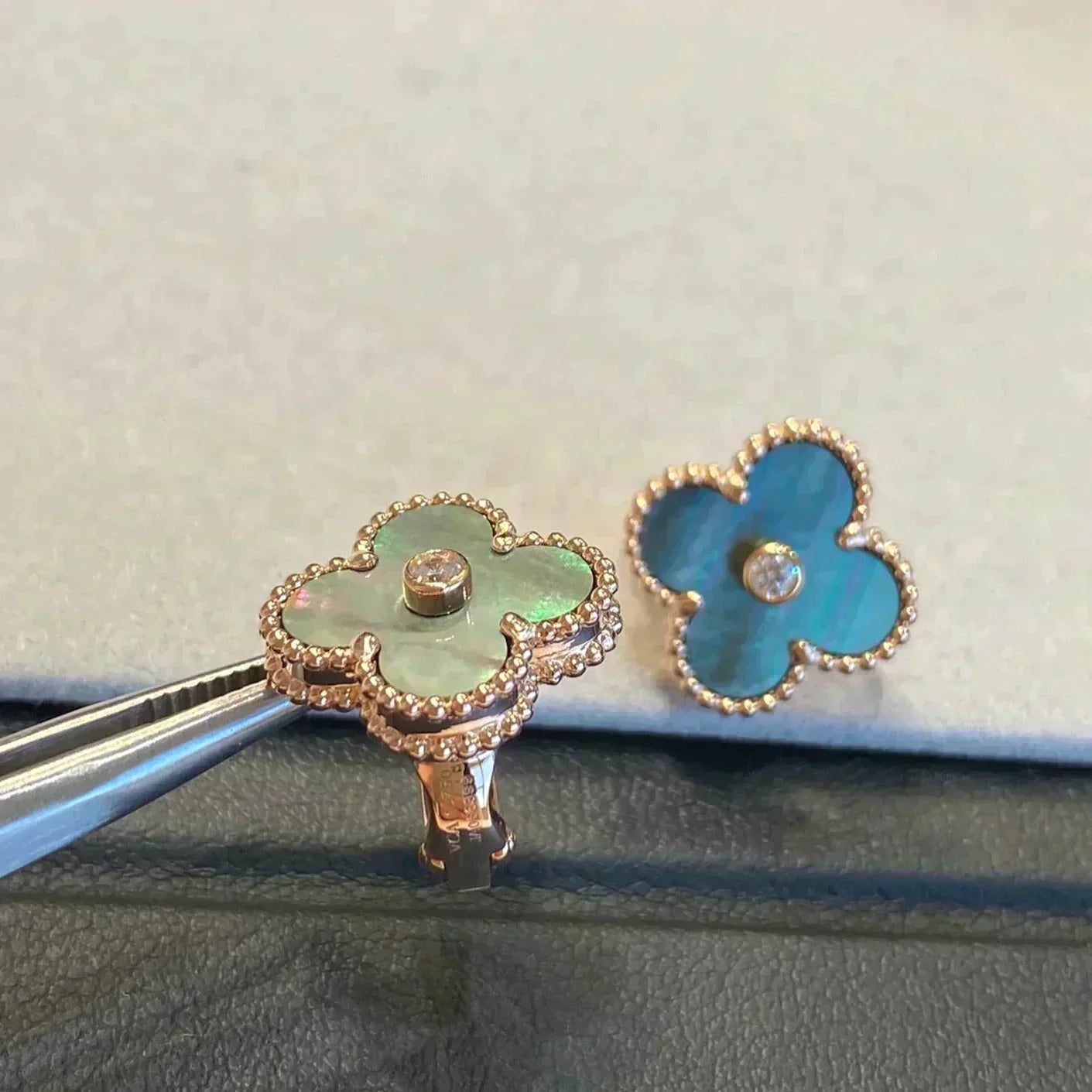 [Vintora]CLOVER MEDIUM 1 MOTIFS GRAY MOP  DIAMOND EARRINGS