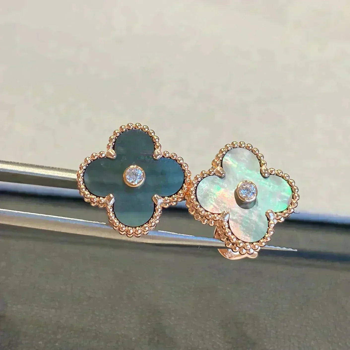 [Vintora]CLOVER MEDIUM 1 MOTIFS GRAY MOP  DIAMOND EARRINGS