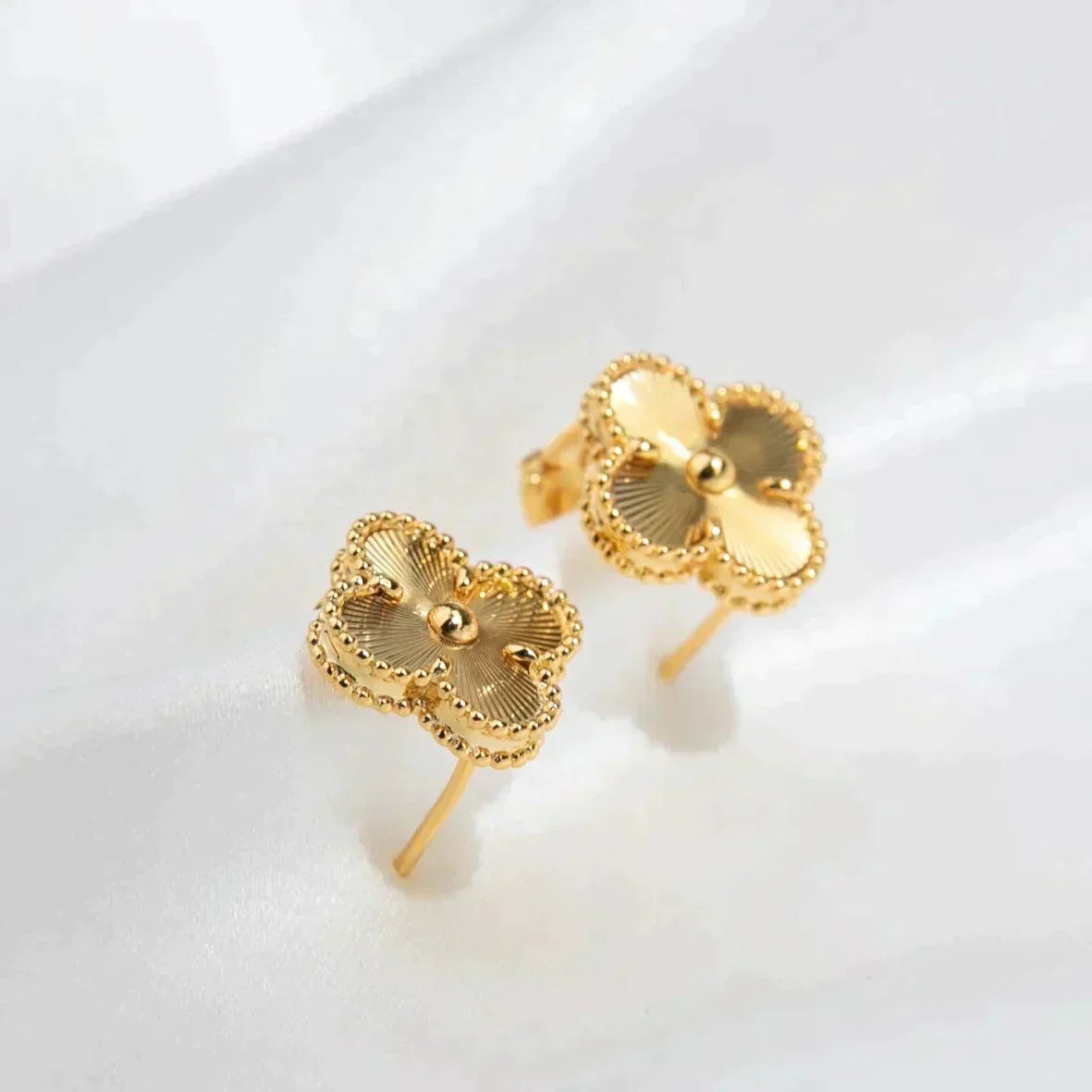 [Vintora]CLOVER MEDIUM 1 MOTIFS LASER EARRINGS
