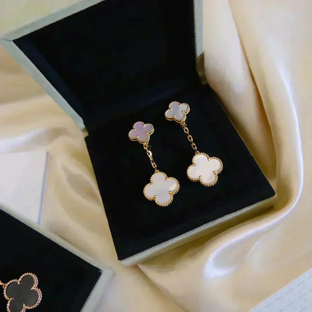 [Vintora]CLOVER 2 MOTIF WHITE MOP EARRINGS
