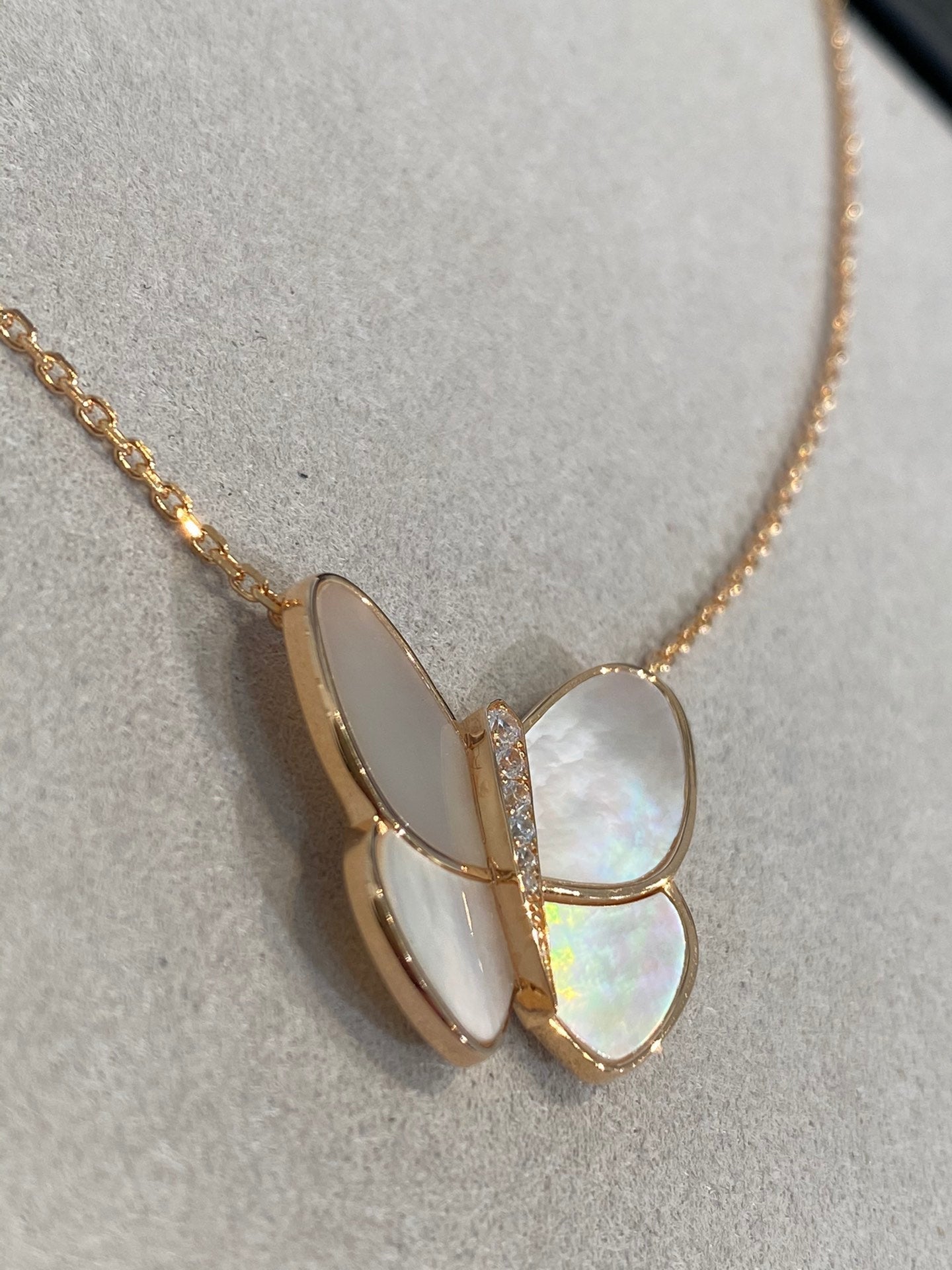 [Vintora]BUTTERFLY GOLD MOP DIAMOND NECKLACE