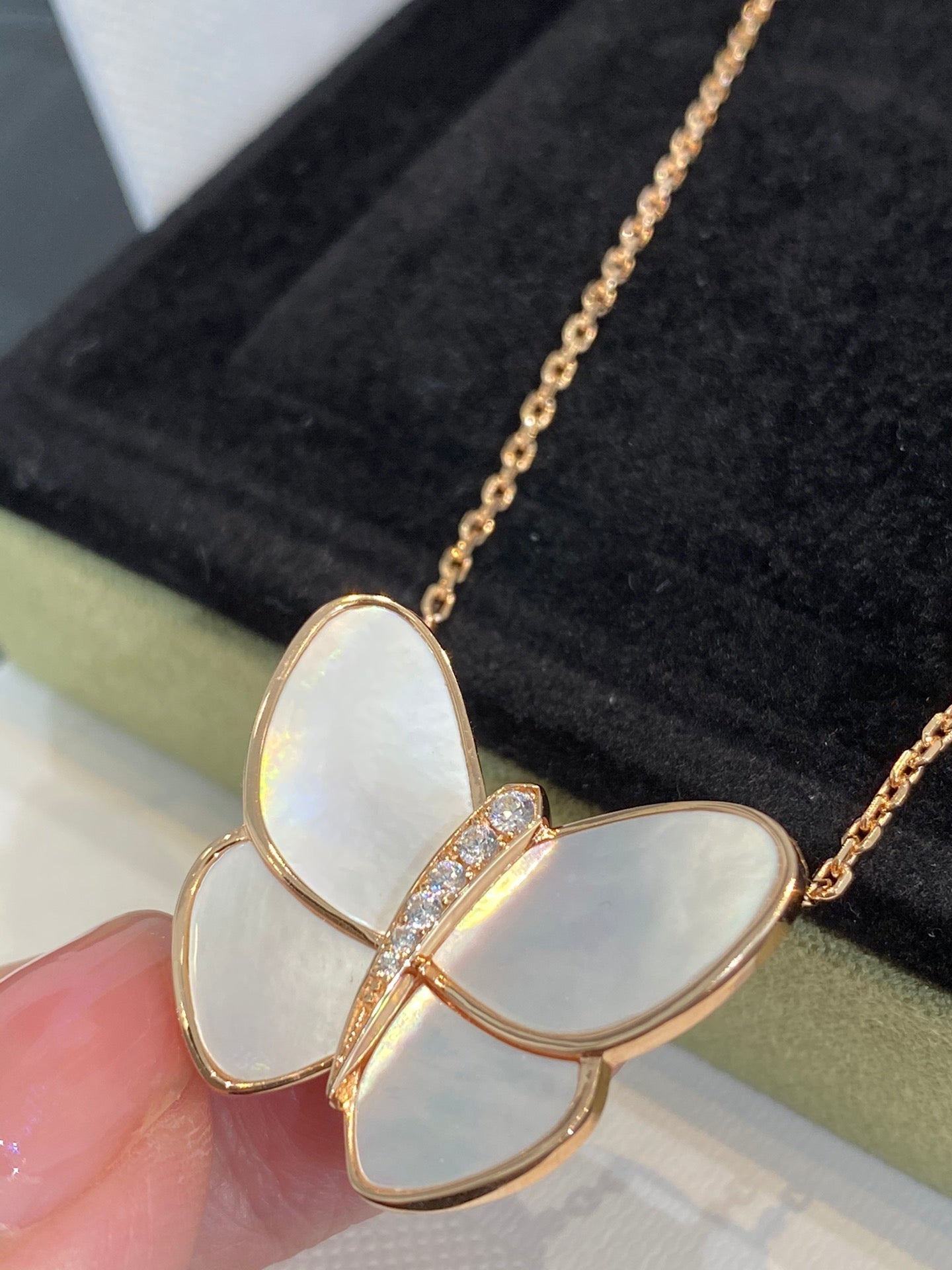 [Vintora]BUTTERFLY GOLD MOP DIAMOND NECKLACE