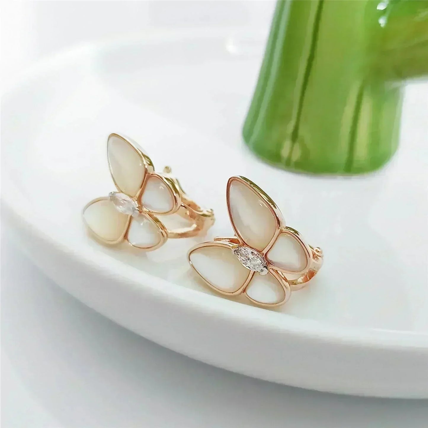 [Vintora]BUTTERFLY MOP DIAMOND EARRINGS
