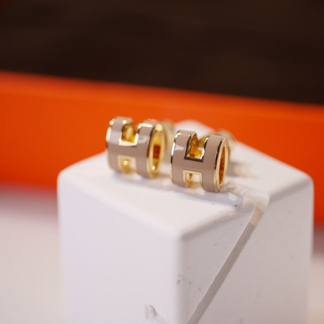 [Vintora]MINI POP H GOLD EARRINGS GREY