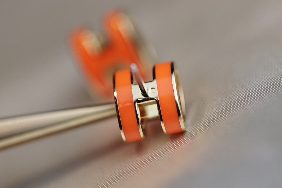 [Vintora]MINI POP H EARRINGS ORANGE
