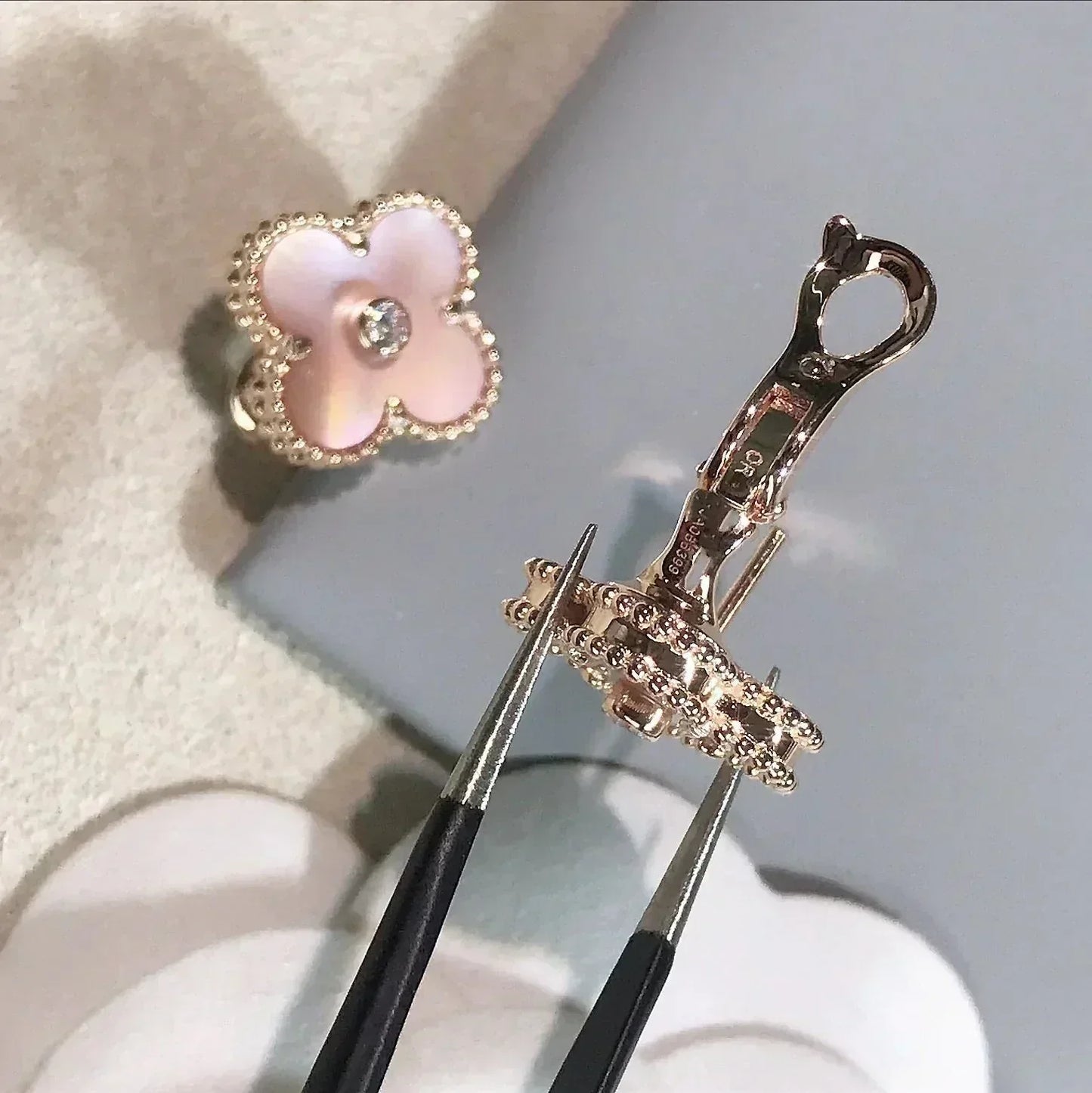 [Vintora]CLOVER MEDIUM 1 MOTIFS  PINK MOP DIAMOND EARRINGS