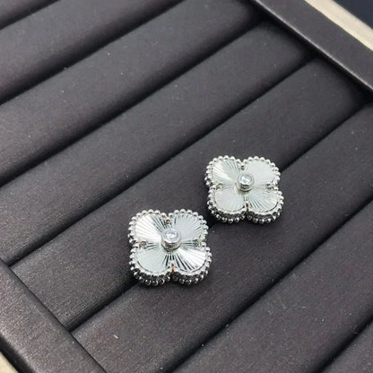 [Vintora]CLOVER MINI 9.5MM LASER EARRINGS