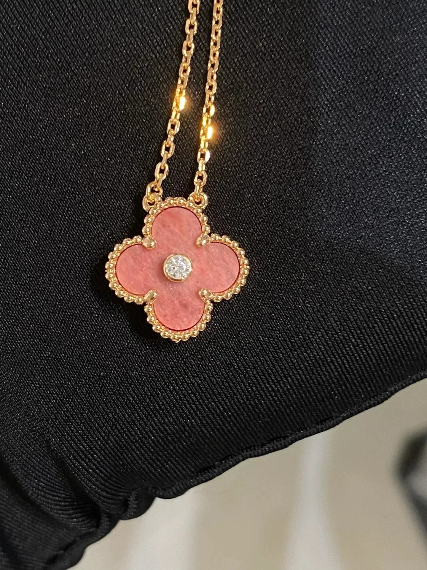 [Vintora]CLOVER 15MM DIAMOND RHODONITE NECKLACE
