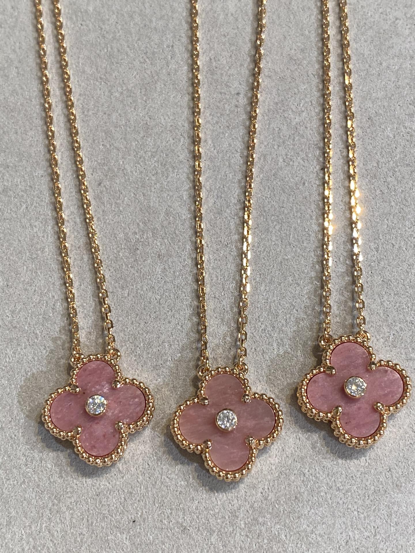 [Vintora]CLOVER 15MM DIAMOND RHODONITE NECKLACE