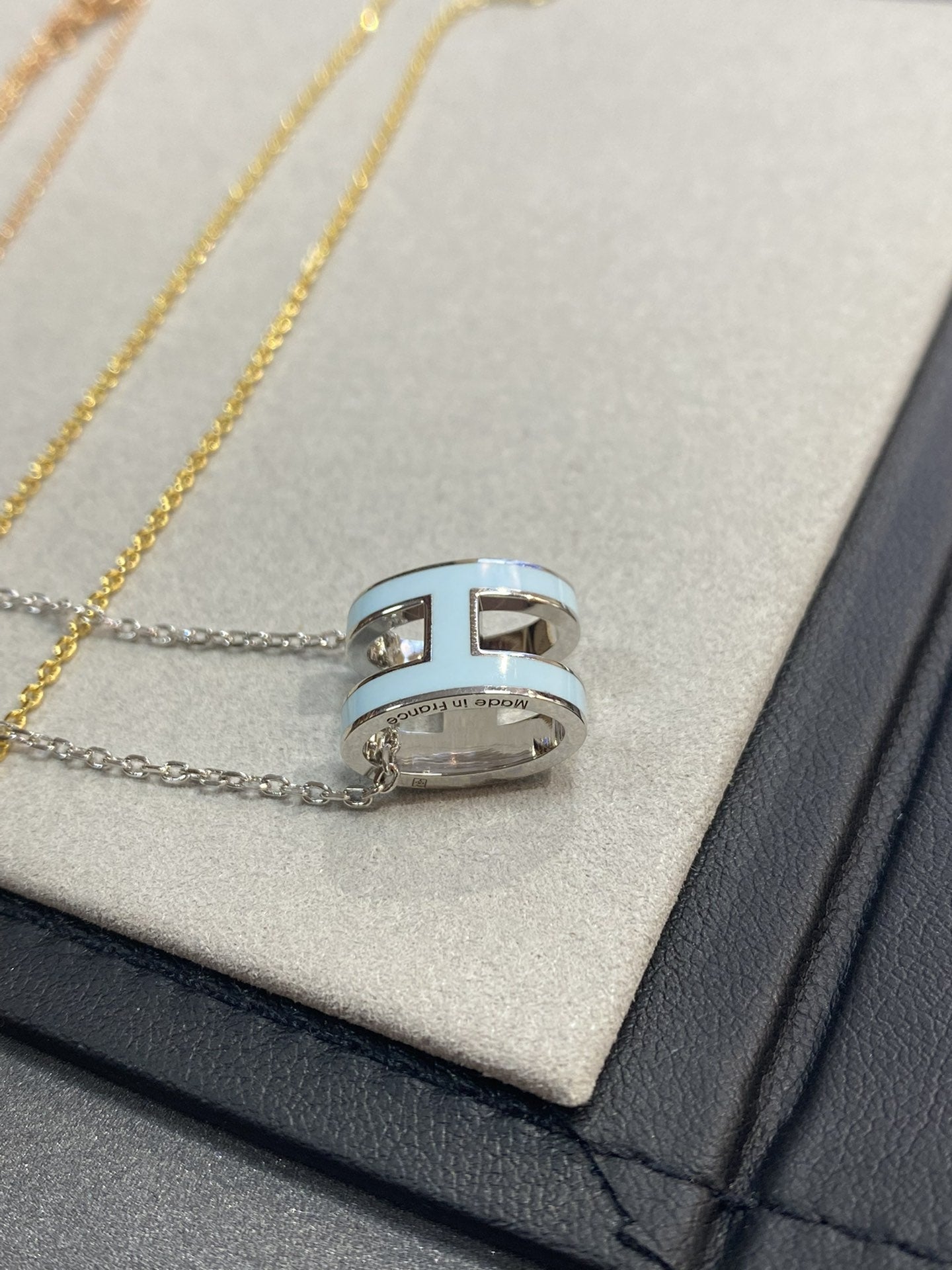 [Vintora]POP H LIGHT BLUE NECKLACE