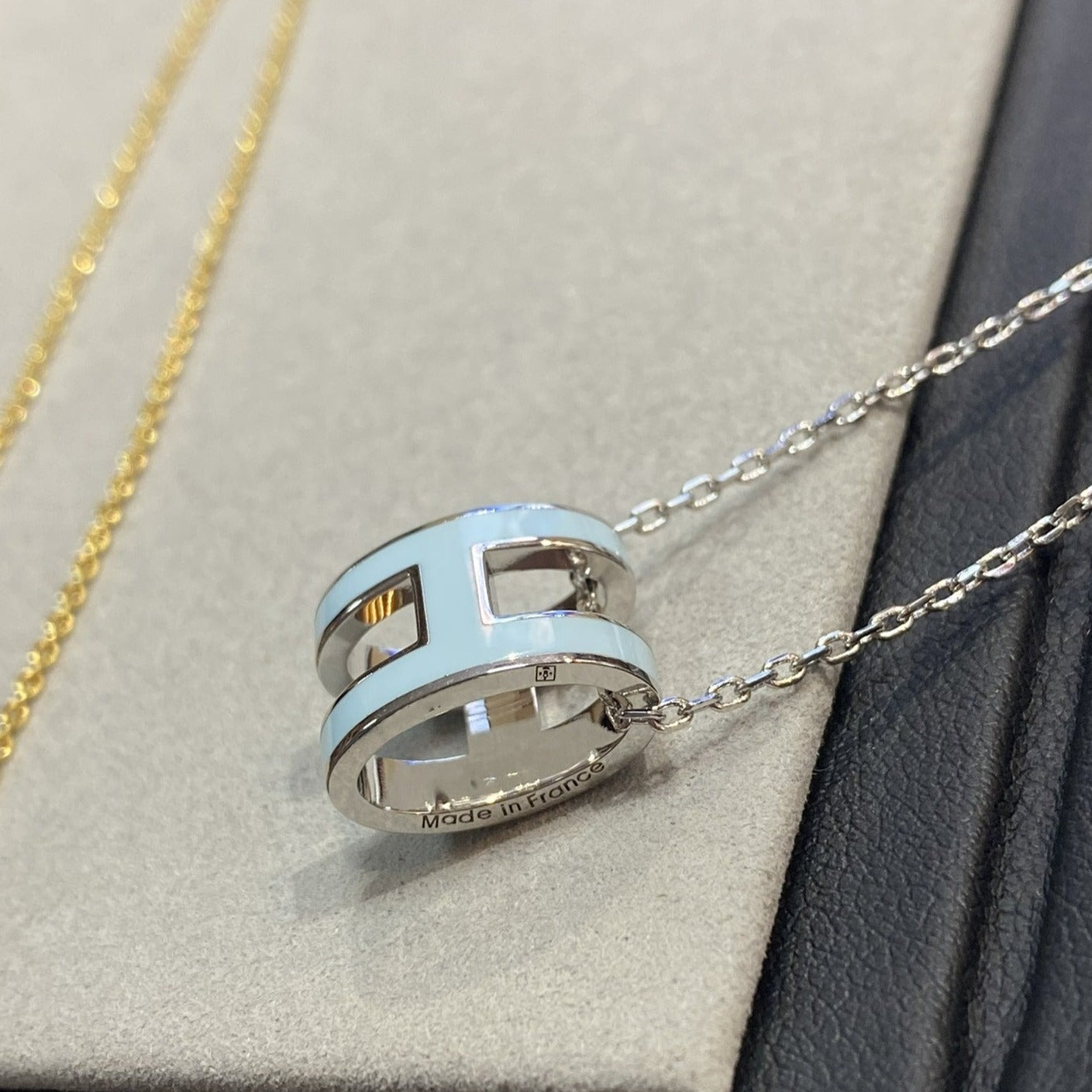 [Vintora]POP H LIGHT BLUE NECKLACE