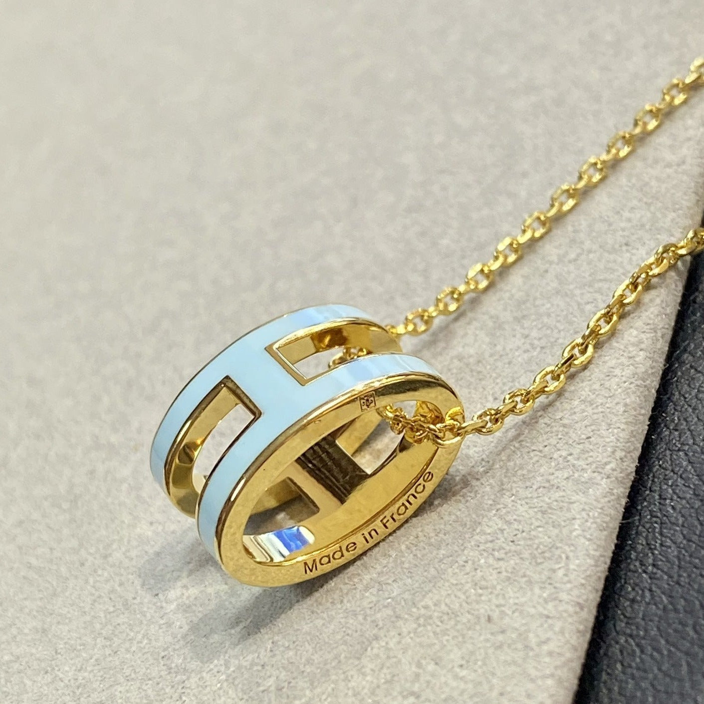 [Vintora]POP H LIGHT BLUE NECKLACE