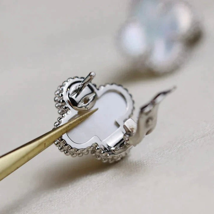[Vintora]CLOVER MEDIUM 1 MOTIFS  WHITE MOP EARRINGS SILVER
