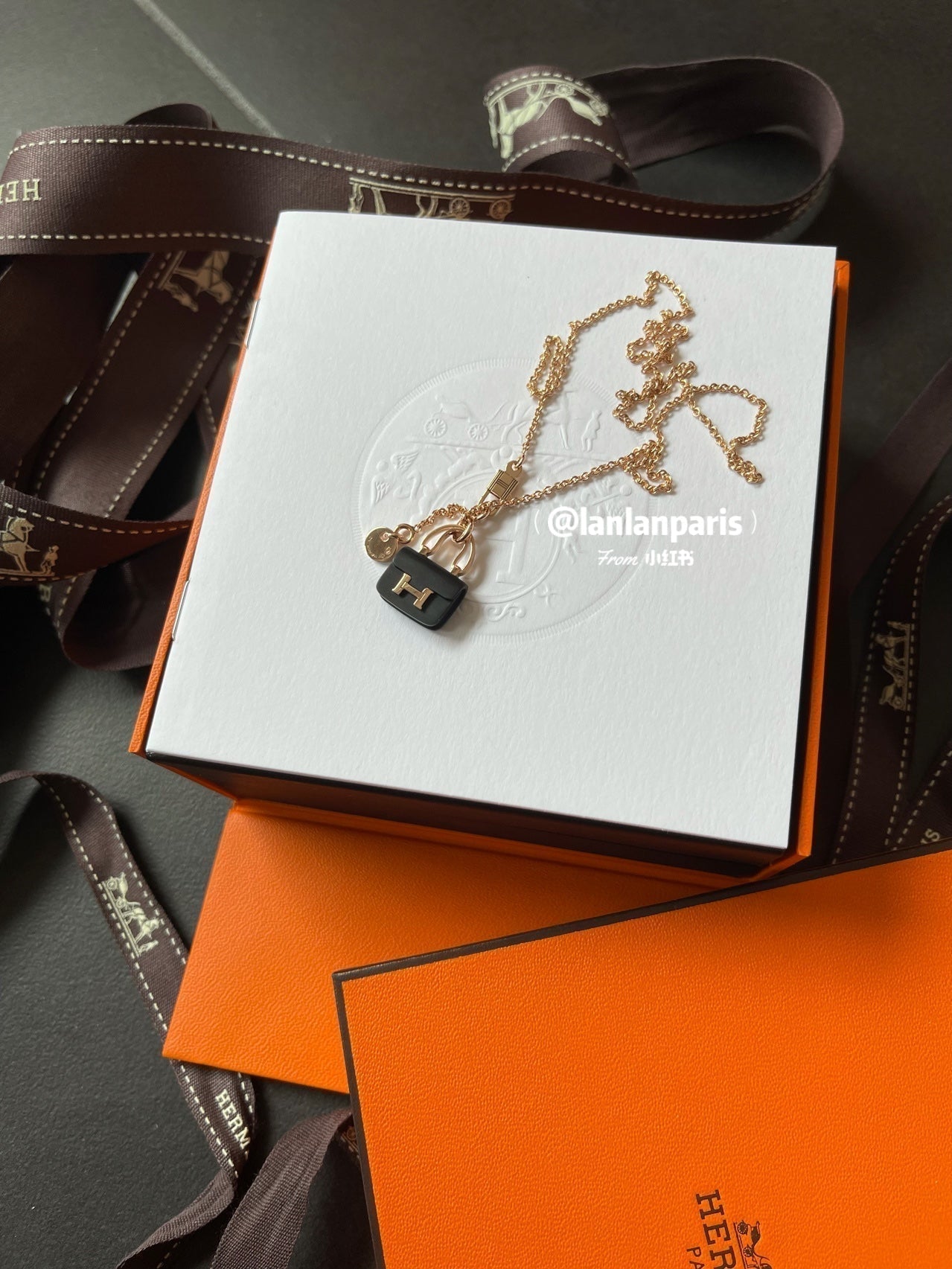 [Vintora]CONSTANCE BLACK PEDANT PINK GOLD NECKLACE