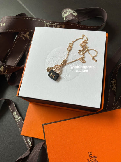 [Vintora]CONSTANCE BLACK PEDANT PINK GOLD NECKLACE