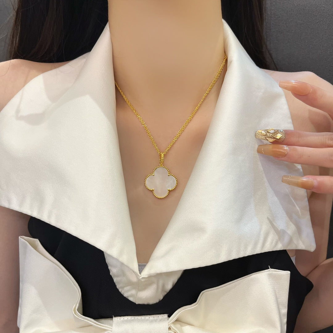 [Vintora]CLOVER 25MM MOP LARGE PENDANT NECKLACE