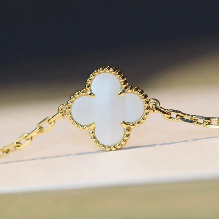 [Vintora]CLOVER 20 MOTIFS WHITE MOP NECKLACE