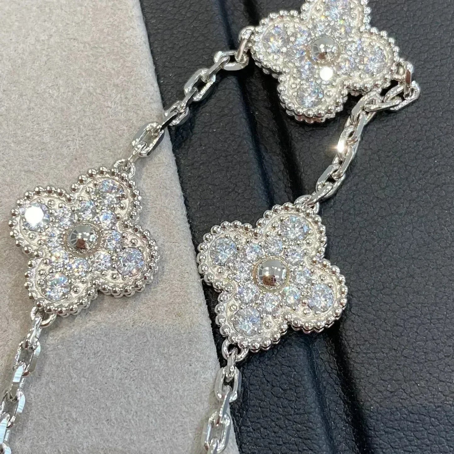 [Vintora] CLOVER 5 MOTIF FULL DIAMOND BRACELET COLLECTION