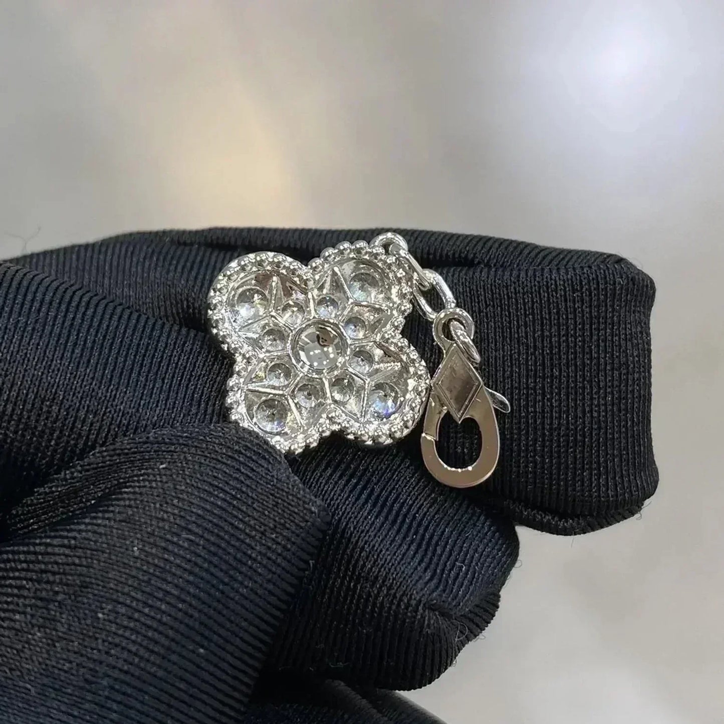 [Vintora] CLOVER 5 MOTIF FULL DIAMOND BRACELET COLLECTION