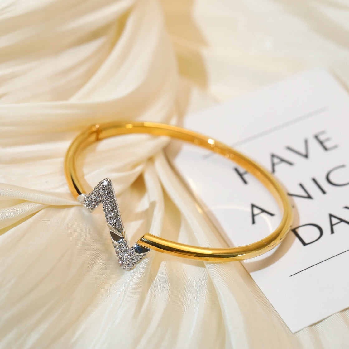 [Vintora]VOLTE UPSITE DOWN GOLD DIAMOND BRACELET