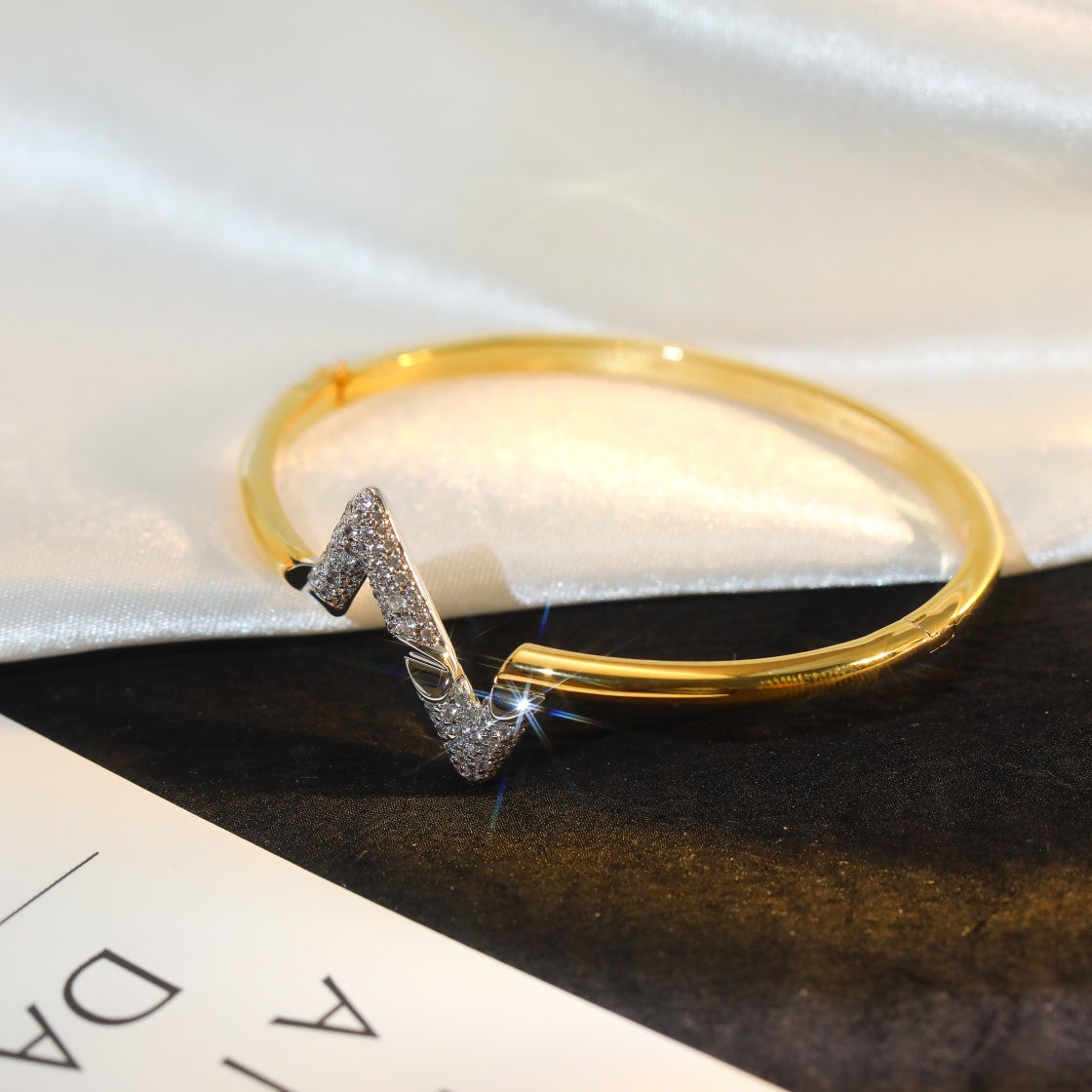 [Vintora]VOLTE UPSITE DOWN GOLD DIAMOND BRACELET