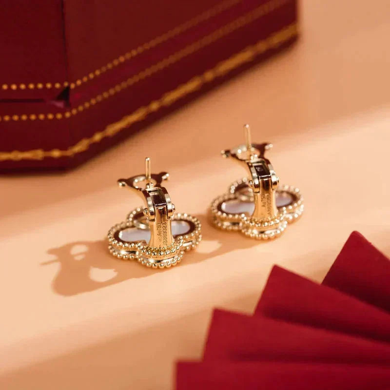 [Vintora]CLOVER MEDIUM 1 MOTIFS  WHITE MOP STUD EARRINGS