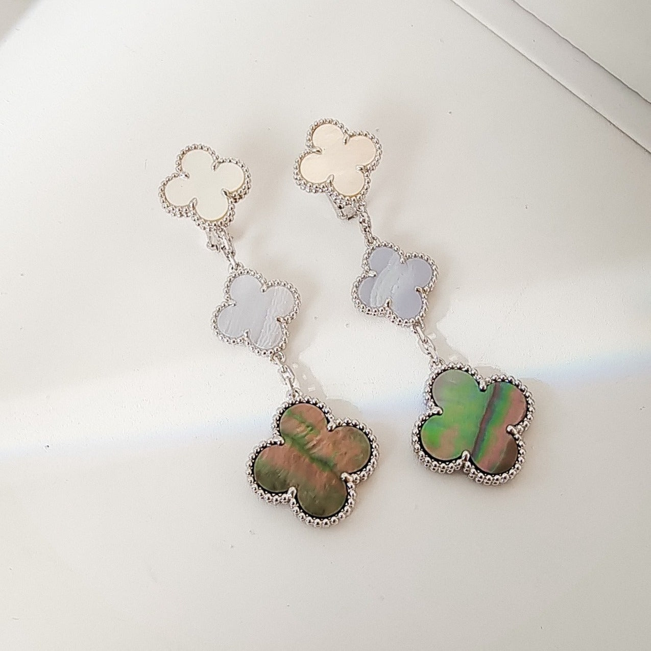 [Vintora]CLOVER 3 MOTIFS CHALCEDONY DARK MOP SILVER EARRINGS