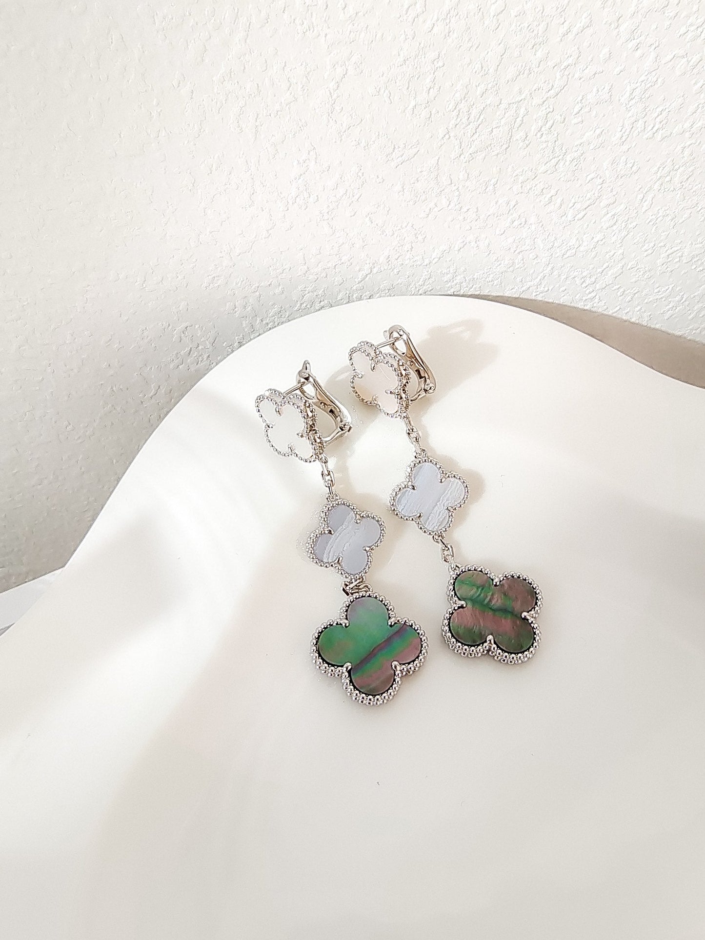 [Vintora]CLOVER 3 MOTIFS CHALCEDONY DARK MOP SILVER EARRINGS