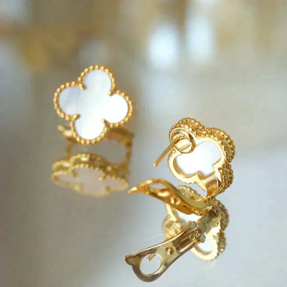 [Vintora]CLOVER MEDIUM 1 MOTIFS  WHITE MOP STUD EARRINGS