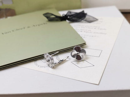 [Vintora]CLOVER MEDIUM STUD EARRINGS