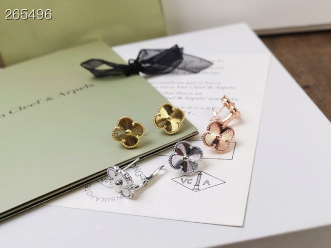 [Vintora]CLOVER MEDIUM STUD EARRINGS