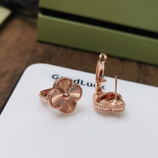 [Vintora]CLOVER MEDIUM STUD EARRINGS