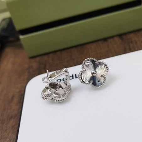 [Vintora]CLOVER MEDIUM STUD EARRINGS