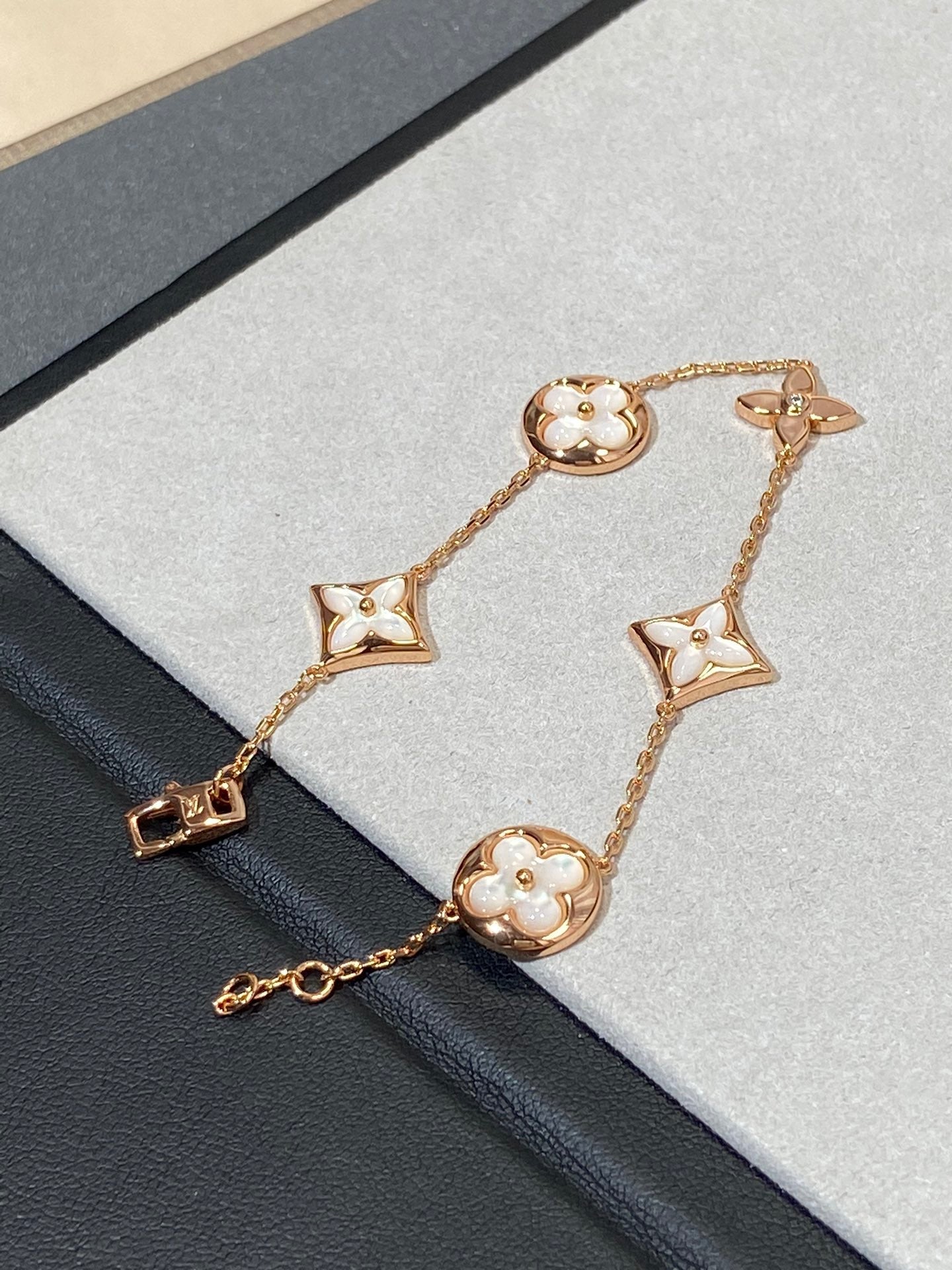 [Vintora]STAR AND SUN 5 MOTIF MOP PINK GOLD BRACELET