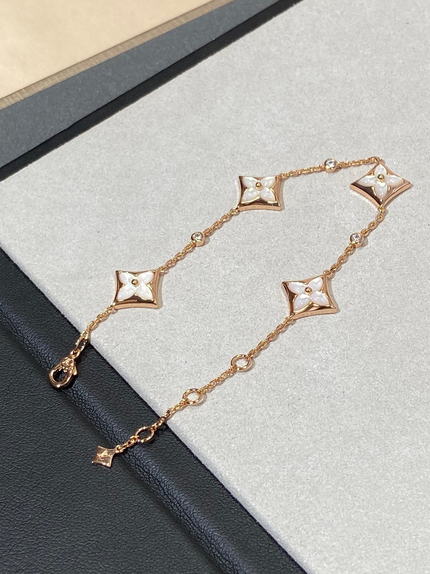 [Vintora]STAR 4 MOTIF MOP DIAMOND PINK GOLD BRACELET