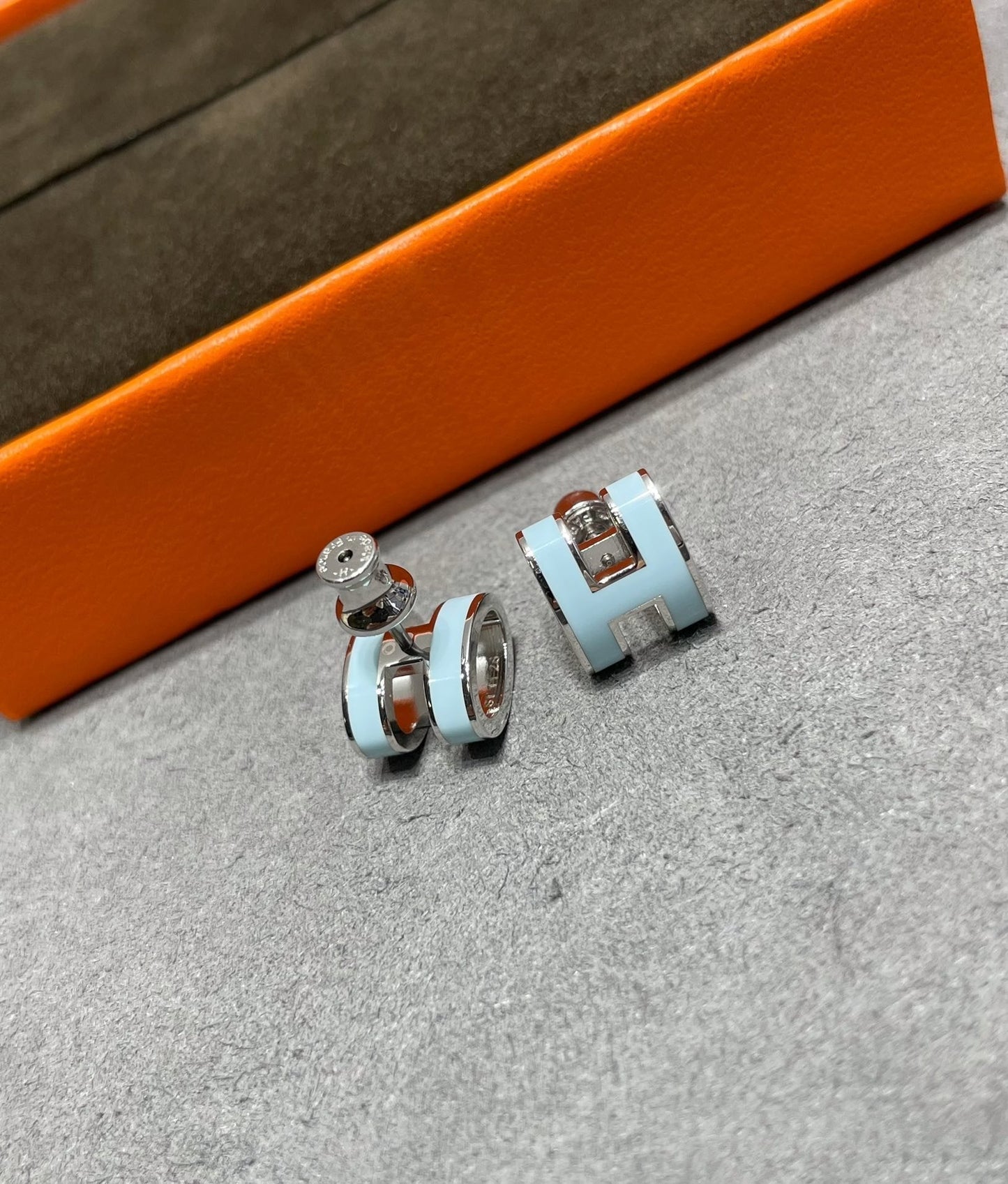[Vintora]POP H SKY BLUE STUD EARRINGS