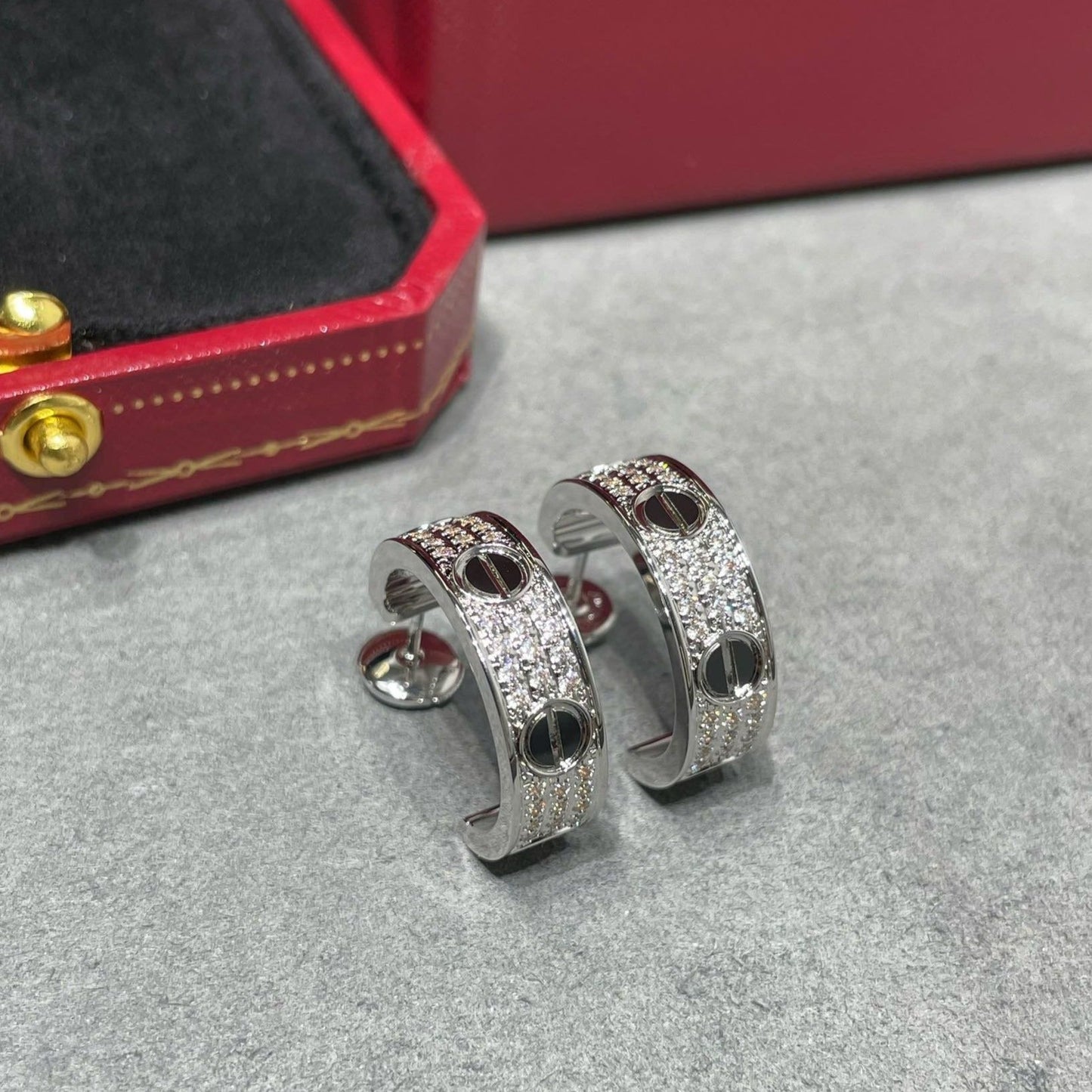 [Vintora]LOVE CERAMIC DIAMOND PAVED SILVER EARRINGS