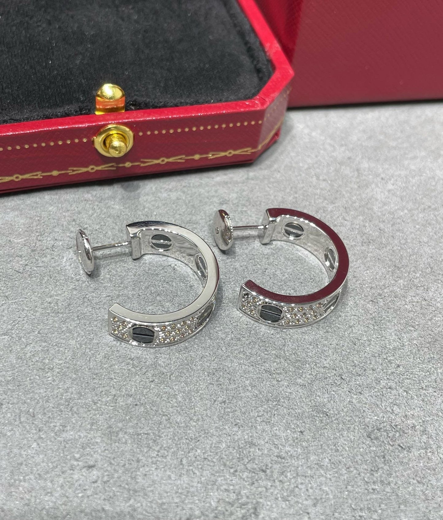 [Vintora]LOVE CERAMIC DIAMOND PAVED SILVER EARRINGS