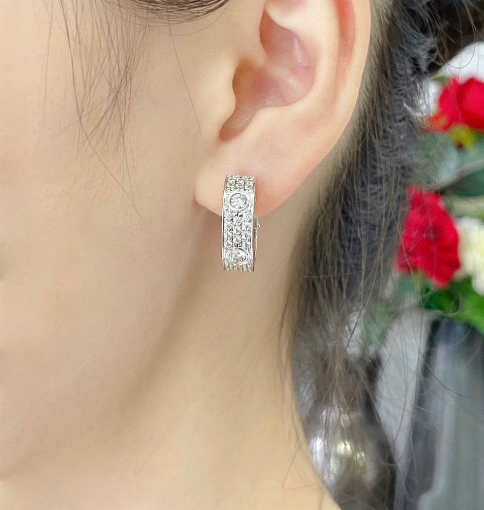[Vintora]LOVE 5.5MM DIAMOND PAVED EARRINGS