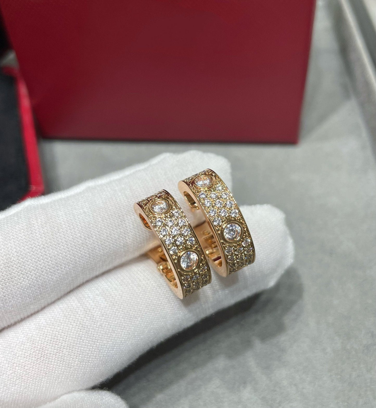[Vintora]LOVE 5.5MM DIAMOND PAVED EARRINGS