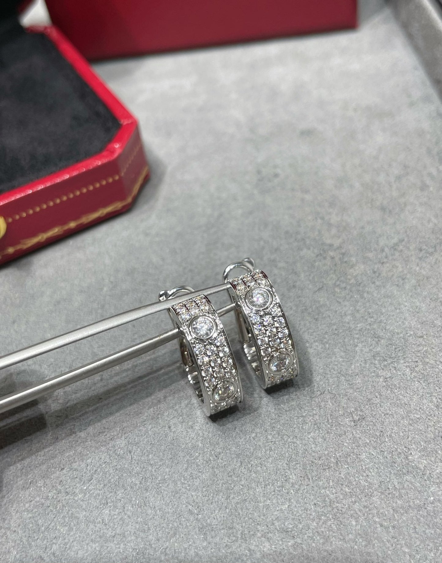 [Vintora]LOVE 5.5MM DIAMOND PAVED EARRINGS