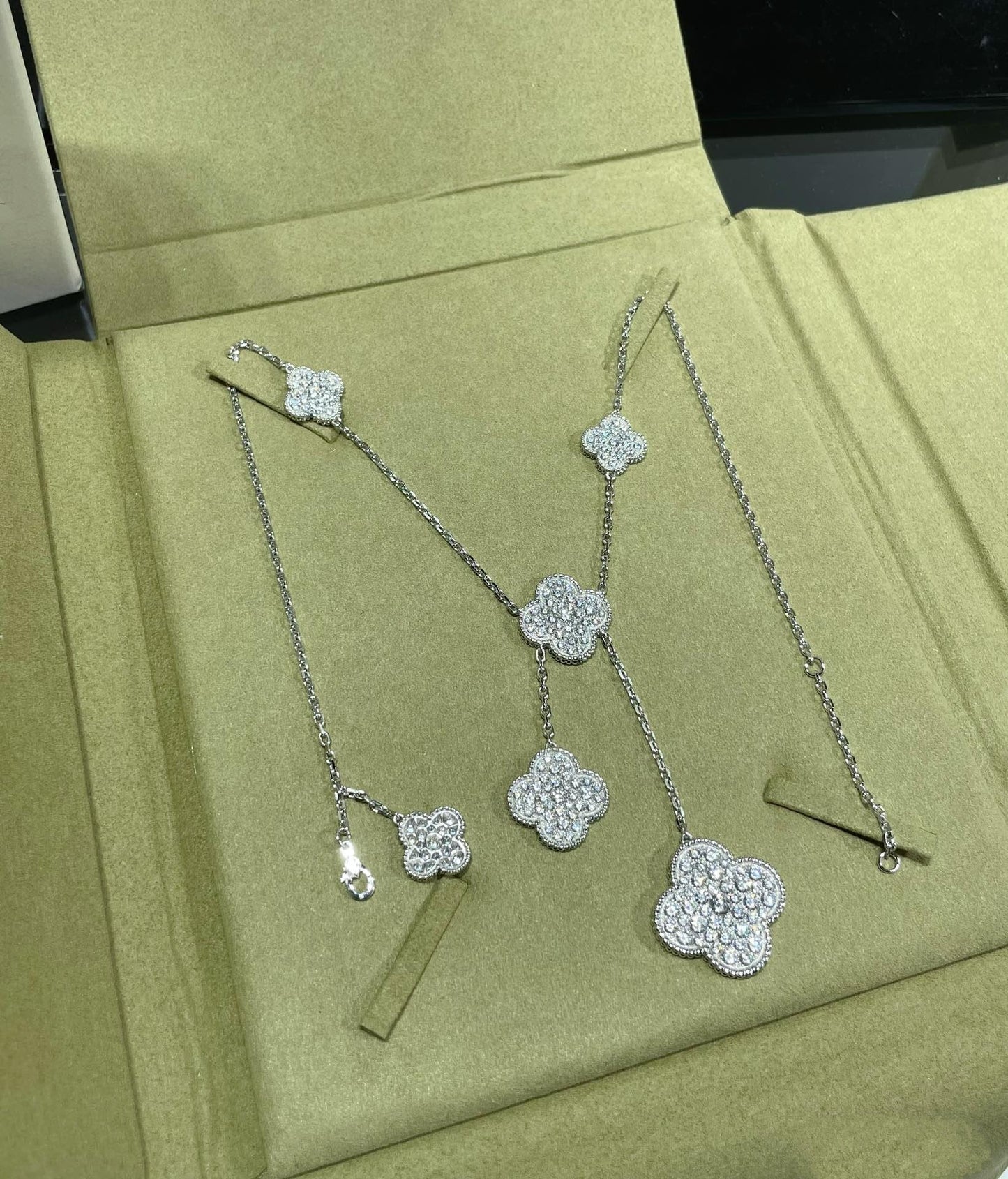[Vintora]CLOVER 6 MOTIF DIAMOND PAVED NECKLACE