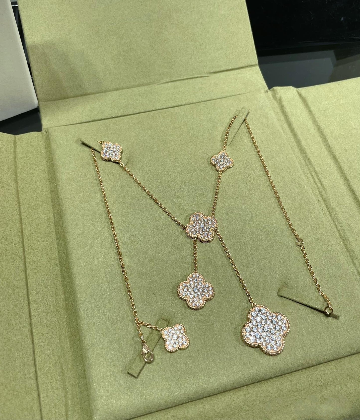 [Vintora]CLOVER 6 MOTIF DIAMOND PAVED NECKLACE