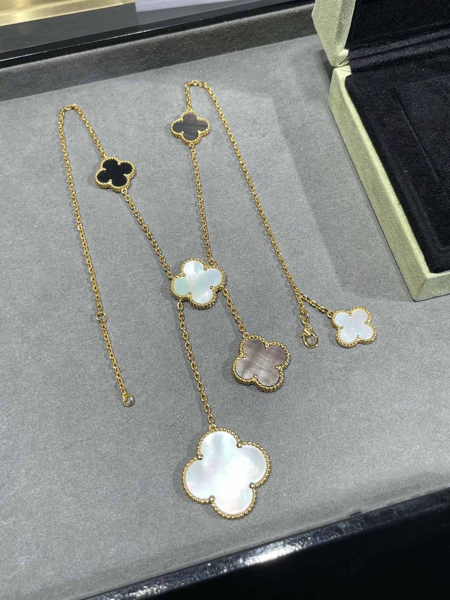 [Vintora]CLOVER 6 MOTIF MOP ONYX GOLD NECKLACE